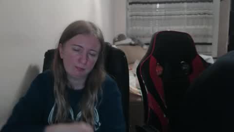 Snapshot of jenisandpeter chatting on 3, 11, 2025 JenisAndPeter online show from 3, 11, 2025