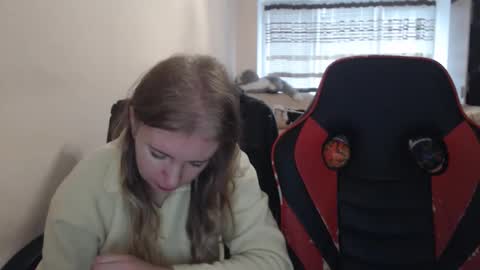 Snapshot of jenisandpeter chatting on 5, 11, 2025 JenisAndPeter online show from 5, 11, 2025