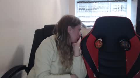 Snapshot of jenisandpeter chatting on 6, 11, 2025 JenisAndPeter online show from 6, 11, 2025