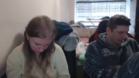 Snapshot of jenisandpeter chatting on 8, 11, 2025 JenisAndPeter online show from 8, 11, 2025