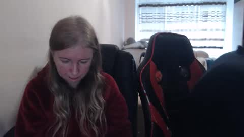 Snapshot of jenisandpeter chatting on 16, 11, 2025 JenisAndPeter online show from 16, 11, 2025