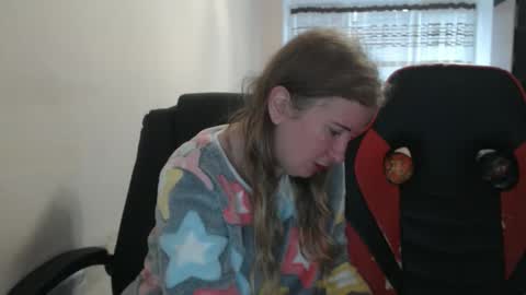 Snapshot of jenisandpeter chatting on 28, 11, 2025 JenisAndPeter online show from 28, 11, 2025