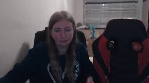 Snapshot of jenisandpeter chatting on 2, 12, 2025 JenisAndPeter online show from 2, 12, 2025