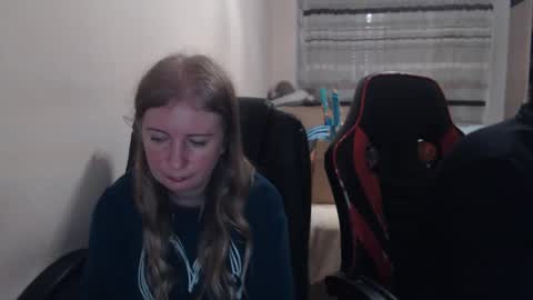 Snapshot of jenisandpeter chatting on 3, 12, 2025 JenisAndPeter online show from 3, 12, 2025