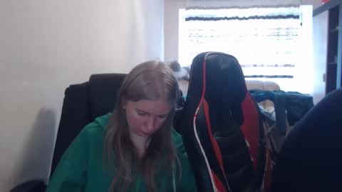 Snapshot of jenisandpeter chatting on 25, 3, 2026 JenisAndPeter online show from 25, 3, 2026