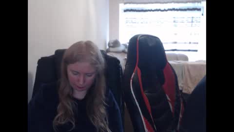 Snapshot of jenisandpeter chatting on 1, 4, 2026 JenisAndPeter online show from 1, 4, 2026