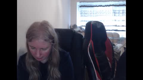 Snapshot of jenisandpeter chatting on 1, 4, 2026 JenisAndPeter online show from 1, 4, 2026