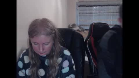 Snapshot of jenisandpeter chatting on 2, 4, 2026 JenisAndPeter online show from 2, 4, 2026