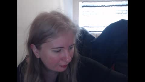 Snapshot of jenisandpeter chatting on 4, 4, 2026 JenisAndPeter online show from 4, 4, 2026