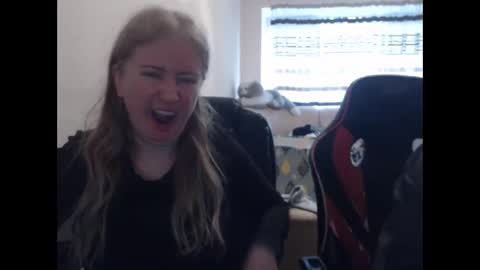 Snapshot of jenisandpeter chatting on 5, 4, 2026 JenisAndPeter online show from 5, 4, 2026