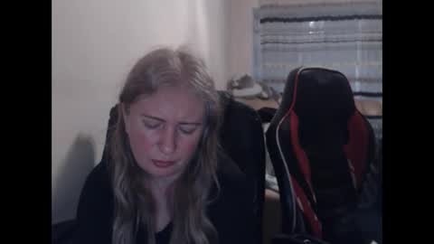 Snapshot of jenisandpeter chatting on 5, 4, 2026 JenisAndPeter online show from 5, 4, 2026