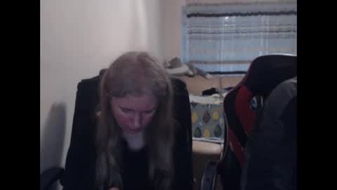 Snapshot of jenisandpeter chatting on 6, 4, 2026 JenisAndPeter online show from 6, 4, 2026