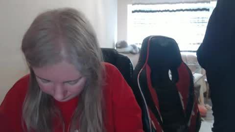 Snapshot of jenisandpeter chatting on 9, 4, 2026 JenisAndPeter online show from 9, 4, 2026