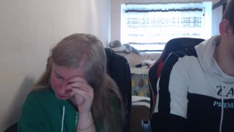 Snapshot of jenisandpeter chatting on 15, 4, 2026 JenisAndPeter online show from 15, 4, 2026