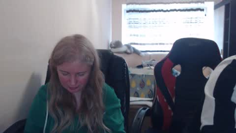 Snapshot of jenisandpeter chatting on 15, 4, 2026 JenisAndPeter online show from 15, 4, 2026