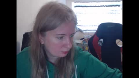 Snapshot of jenisandpeter chatting on 16, 4, 2026 JenisAndPeter online show from 16, 4, 2026