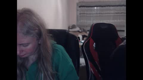 Snapshot of jenisandpeter chatting on 16, 4, 2026 JenisAndPeter online show from 16, 4, 2026