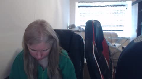 Snapshot of jenisandpeter chatting on 18, 4, 2026 JenisAndPeter online show from 18, 4, 2026