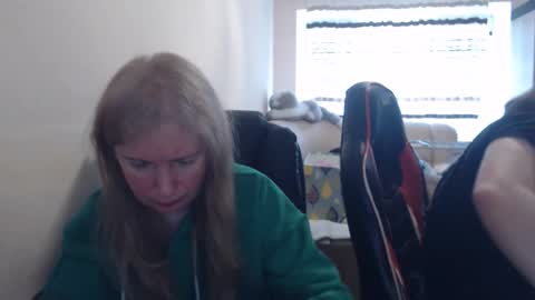 Snapshot of jenisandpeter chatting on 19, 4, 2026 JenisAndPeter online show from 19, 4, 2026