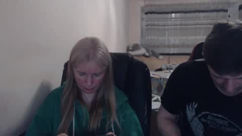 Snapshot of jenisandpeter chatting on 19, 4, 2026 JenisAndPeter online show from 19, 4, 2026