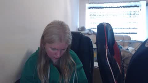 Snapshot of jenisandpeter chatting on 20, 4, 2026 JenisAndPeter online show from 20, 4, 2026