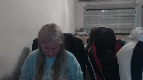 Snapshot of jenisandpeter chatting on 1, 5, 2026 JenisAndPeter online show from 1, 5, 2026