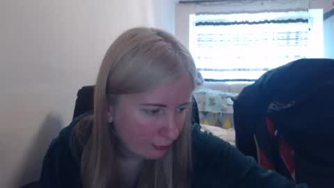 Snapshot of jenisandpeter chatting on 4, 5, 2026 JenisAndPeter online show from 4, 5, 2026