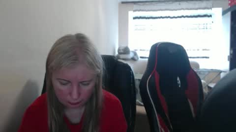 Snapshot of jenisandpeter chatting on 9, 5, 2026 JenisAndPeter online show from 9, 5, 2026