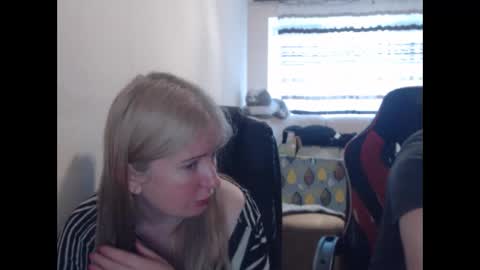 Snapshot of jenisandpeter chatting on 11, 5, 2026 JenisAndPeter online show from 11, 5, 2026