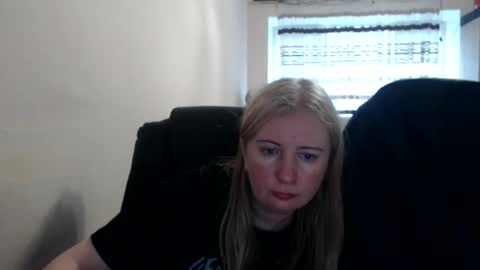 Snapshot of jenisandpeter chatting on 12, 5, 2026 JenisAndPeter online show from 12, 5, 2026