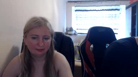 Snapshot of jenisandpeter chatting on 24, 5, 2026 JenisAndPeter online show from 24, 5, 2026