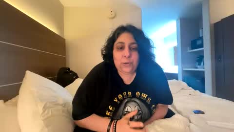 Snapshot of jennabrady chatting on 5, 10, 2025 Dragon Queen. Be my Dragon -- and online show from 5, 10, 2025