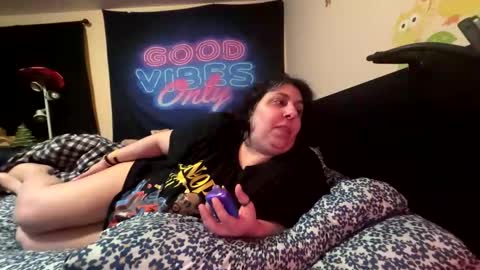 Snapshot of jennabrady chatting on 8, 10, 2025 Dragon Queen. Be my Dragon -- and online show from 8, 10, 2025