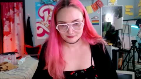 Jennifer Gwen online show from 17, 12, 2025