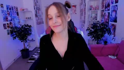 Snapshot of jenniferkiim chatting on 22, 10, 2025 jenniferkiim online show from 22, 10, 2025