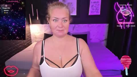 Snapshot of jenniferlight chatting on 30, 10, 2025 Jennifer online show from 30, 10, 2025