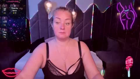 Snapshot of jenniferlight chatting on 9, 11, 2025 Jennifer online show from 9, 11, 2025