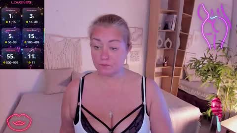 Snapshot of jenniferlight chatting on 14, 11, 2025 Jennifer online show from 14, 11, 2025