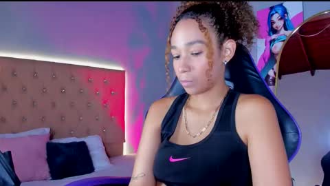 Snapshot of jenny__lawrence chatting on 25, 11, 2025 jenny__lawrence online show from 25, 11, 2025