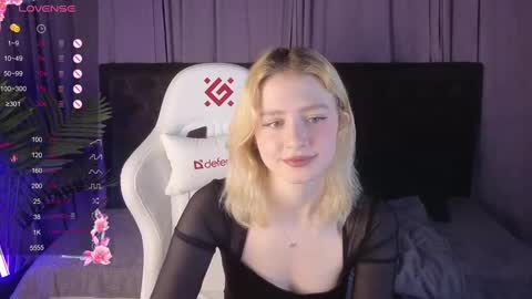 jenny_bunny_ online show from 8, 3, 2025