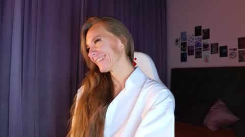 jesica_moon_peachy online show from 18, 9, 2025