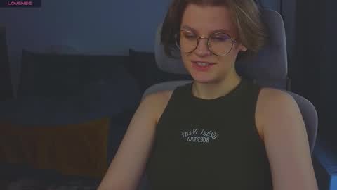 Snapshot of jess0e9 chatting on 7, 10, 2025 JessieVibes online show from 7, 10, 2025