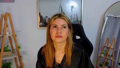 Snapshot of jessey_adams chatting on 20, 10, 2025 bella adams online show from 20, 10, 2025