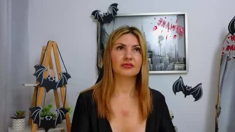 Snapshot of jessey_adams chatting on 27, 10, 2025 bella adams online show from 27, 10, 2025