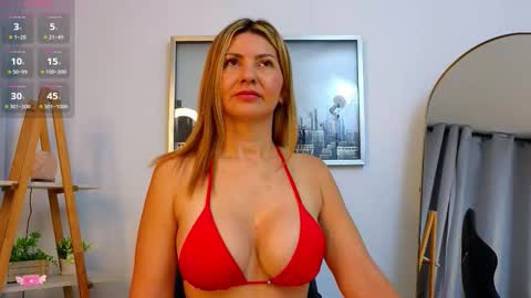 Snapshot of jessey_adams chatting on 13, 11, 2025 bella adams online show from 13, 11, 2025