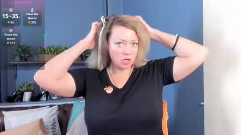 Snapshot of jessica_foxie chatting on 17, 12, 2025 Jessica online show from 17, 12, 2025