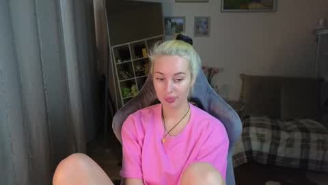 Snapshot of jessica_hanson chatting on 4, 2, 2025 Jessy online show from 4, 2, 2025