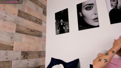 JESSI AND NAOMI online show from 30, 12, 2024