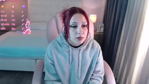 Snapshot of jessie_williams_01 chatting on 19, 12, 2024 Your Sweet Angel online show from 19, 12, 2024