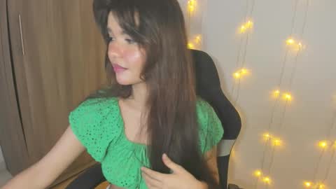 Snapshot of jessiica__ chatting on 23, 10, 2025 Jessi online show from 23, 10, 2025